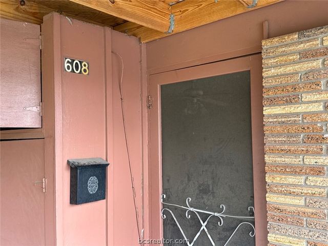 608 Mary Lake Drive, Bryan, TX 77801