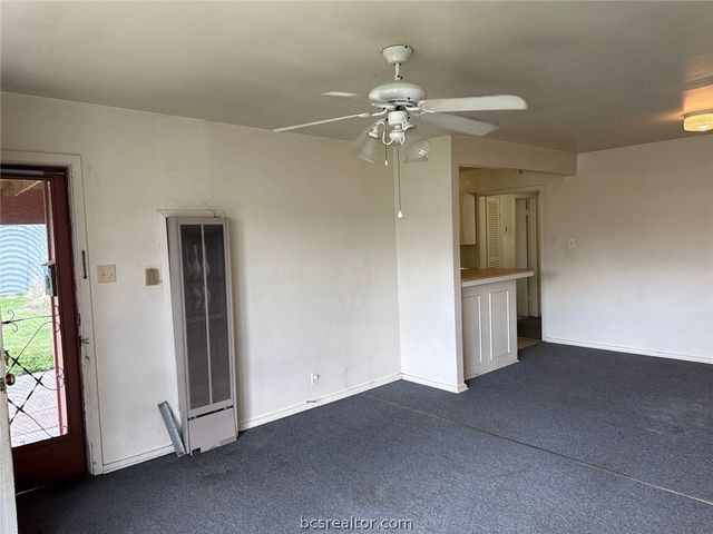 608 Mary Lake Drive, Bryan, TX 77801