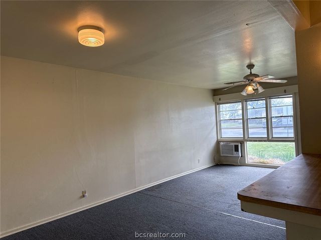 608 Mary Lake Drive, Bryan, TX 77801