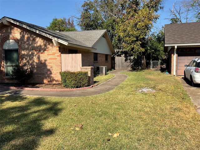 9000 Sirocka Drive, Benbrook, TX 76116