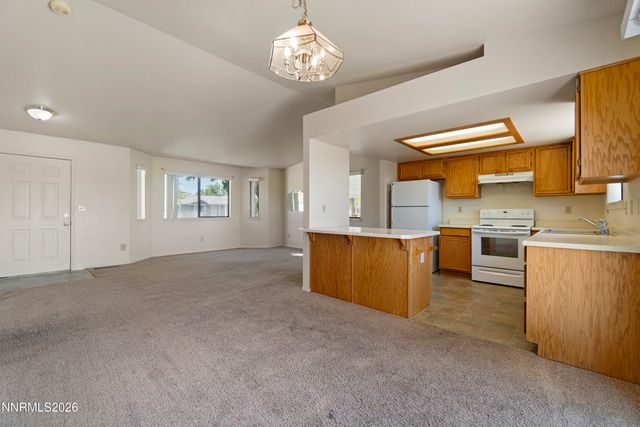 401 Kathy Avenue, Yerington, NV 89447