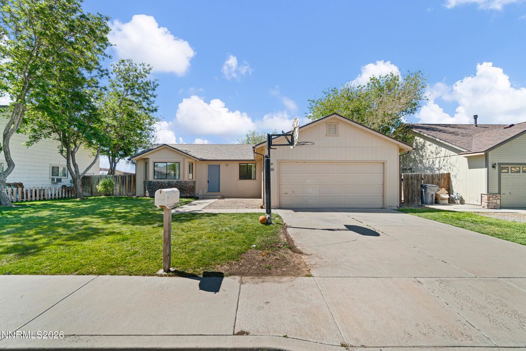401 Kathy Avenue, Yerington, NV 89447
