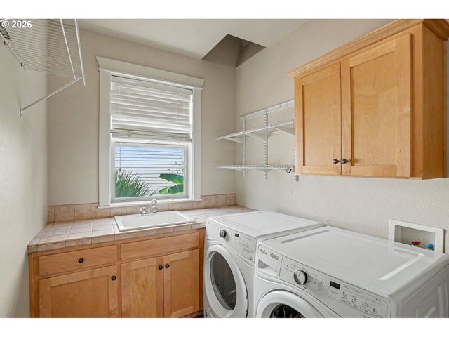 2369 DALKE RIDGE Dr Nw, Salem, OR 97304
