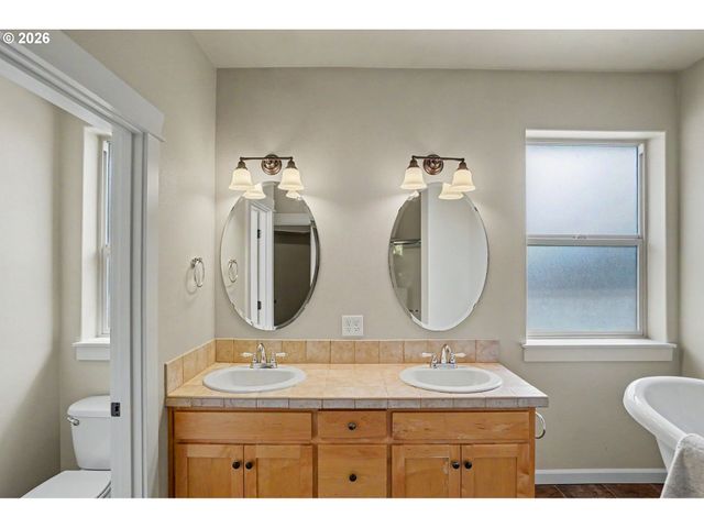 2369 DALKE RIDGE Dr Nw, Salem, OR 97304