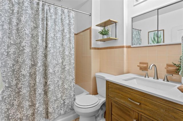 225 35TH STREET S, St Petersburg, FL 33711