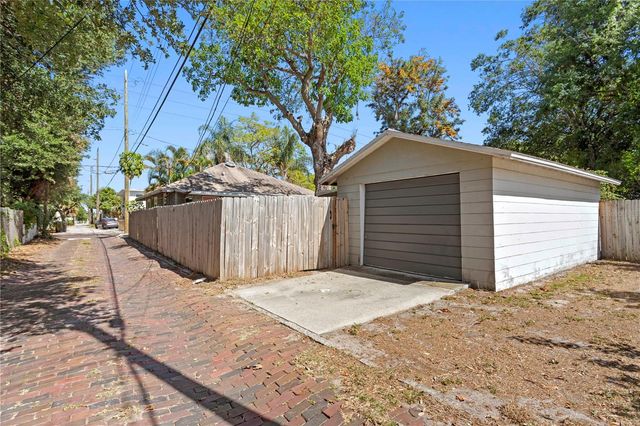 225 35TH STREET S, St Petersburg, FL 33711