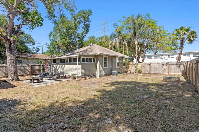 225 35TH STREET S, St Petersburg, FL 33711