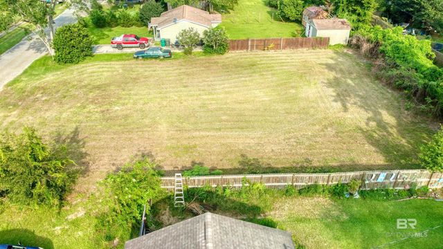 513 W Begonia Avenue, Foley, AL 36535