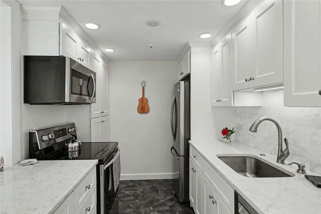 12 Sea Breeze Lane, Bristol, RI 02809