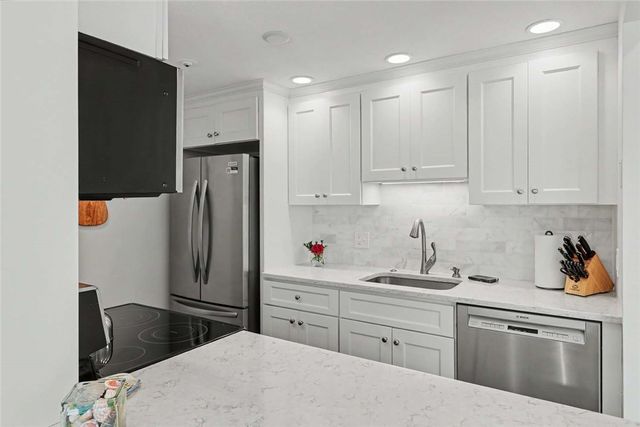 12 Sea Breeze Lane, Bristol, RI 02809