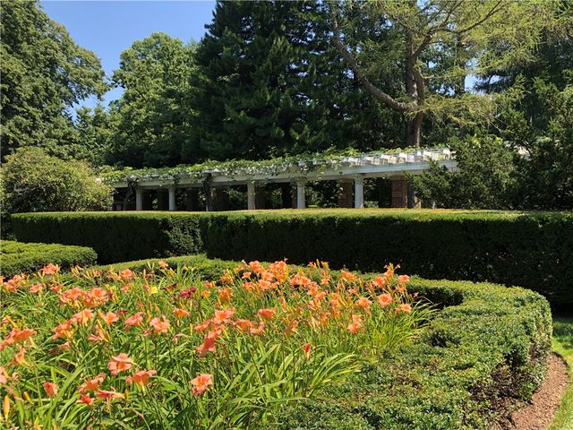 12 Sea Breeze Lane, Bristol, RI 02809