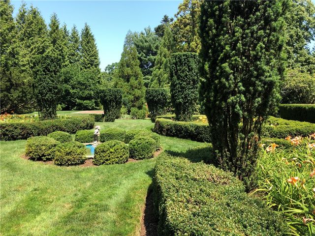 12 Sea Breeze Lane, Bristol, RI 02809