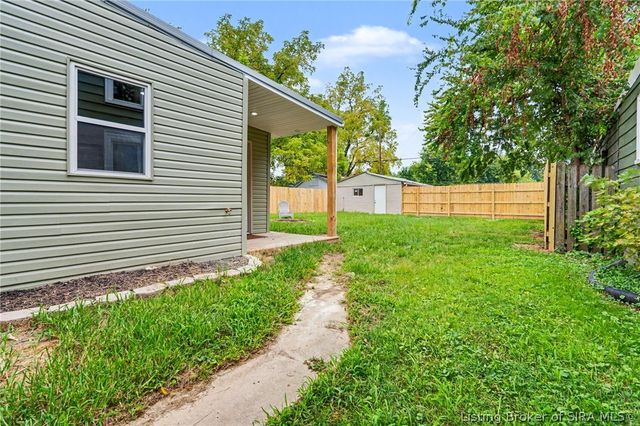 1022 S Virginia Avenue, Clarksville, IN 47129