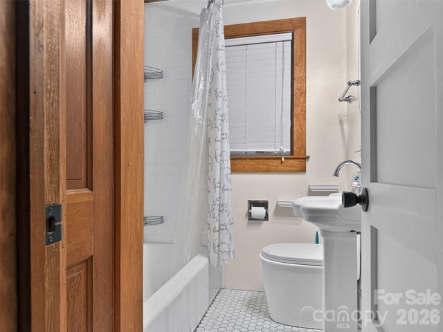 683 McDaniel Road, Lake Lure, NC 28746