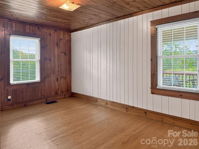 683 McDaniel Road, Lake Lure, NC 28746