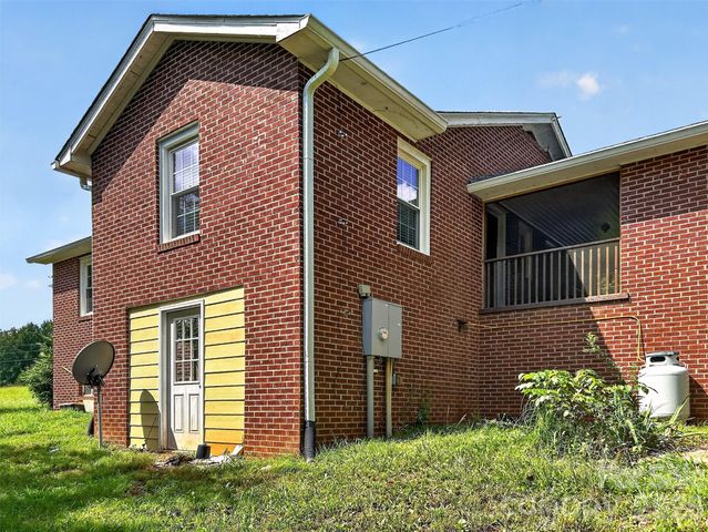 683 McDaniel Road, Lake Lure, NC 28746
