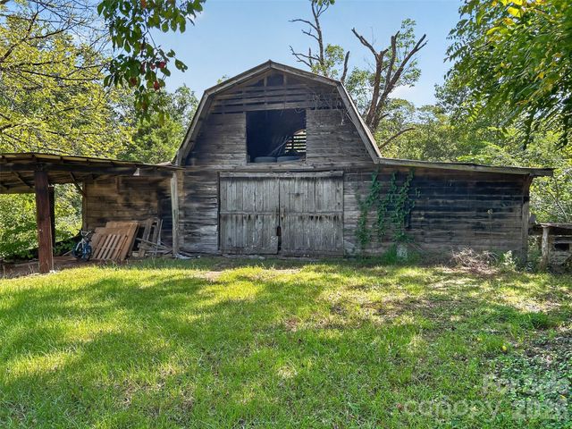 683 McDaniel Road, Lake Lure, NC 28746