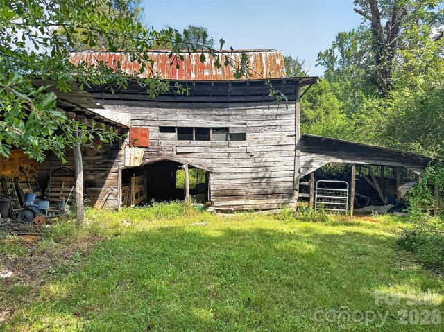 683 McDaniel Road, Lake Lure, NC 28746