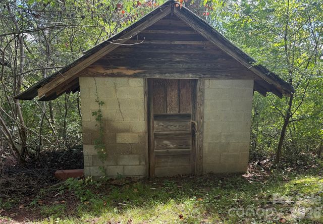 683 McDaniel Road, Lake Lure, NC 28746