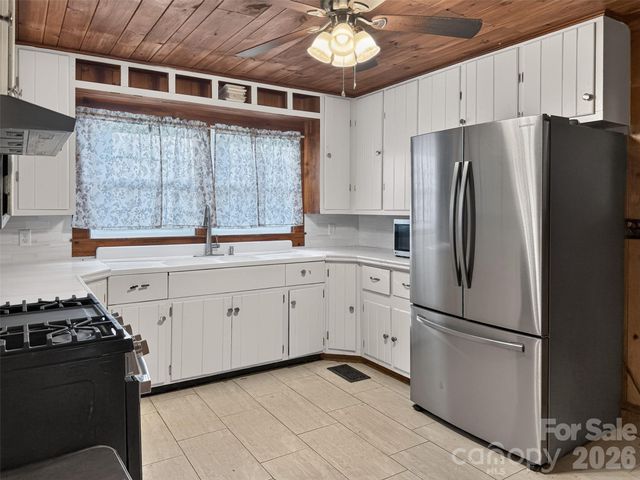683 McDaniel Road, Lake Lure, NC 28746