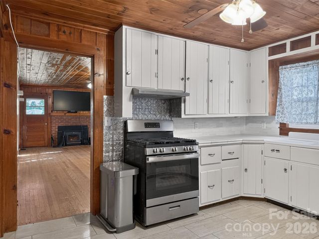 683 McDaniel Road, Lake Lure, NC 28746