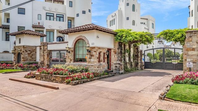 5219 Calle Cordoba Place, Houston, TX 77007