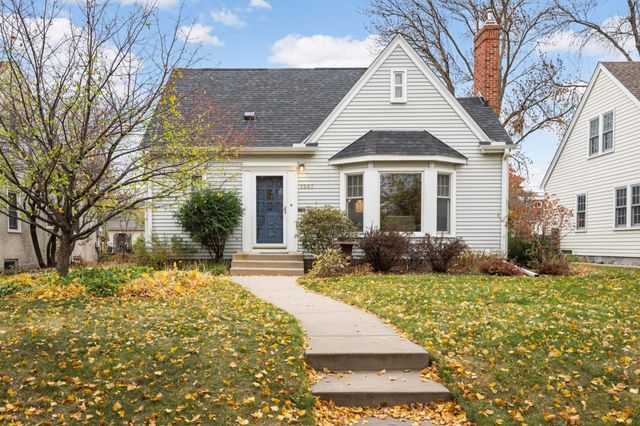 1507 Hoyt Avenue W, Falcon Heights, MN 55108