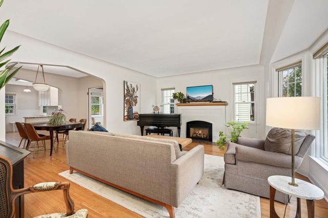 1507 Hoyt Avenue W, Falcon Heights, MN 55108