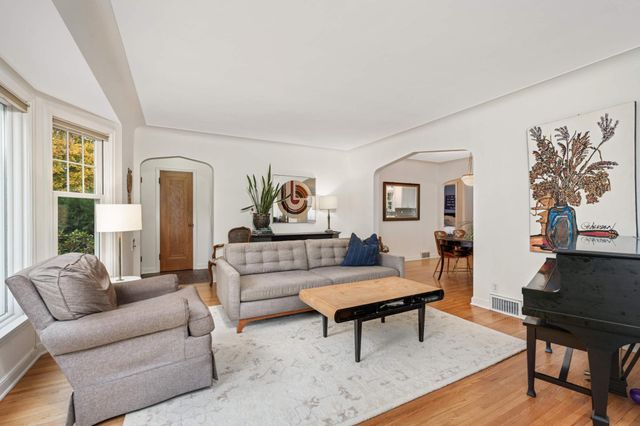 1507 Hoyt Avenue W, Falcon Heights, MN 55108