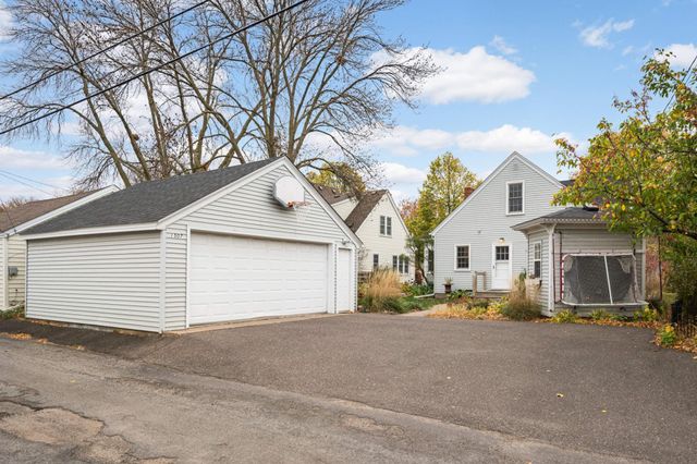 1507 Hoyt Avenue W, Falcon Heights, MN 55108