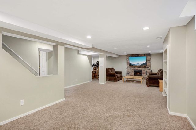 1507 Hoyt Avenue W, Falcon Heights, MN 55108