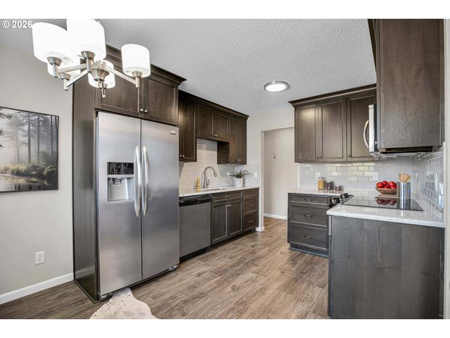 3724 Se SCHILLER St, Portland, OR 97202