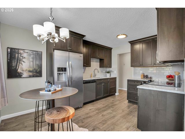 3724 Se SCHILLER St, Portland, OR 97202