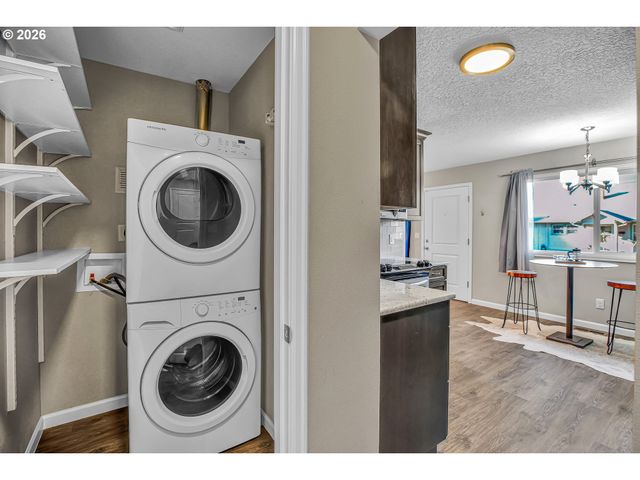 3724 Se SCHILLER St, Portland, OR 97202