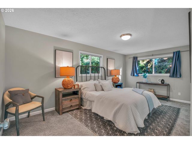 3724 Se SCHILLER St, Portland, OR 97202