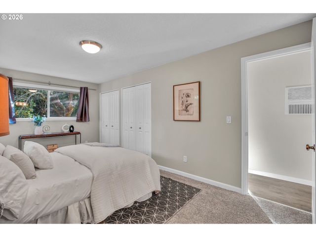 3724 Se SCHILLER St, Portland, OR 97202