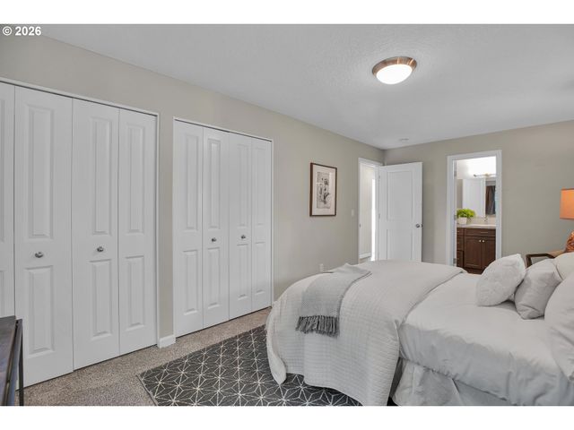 3724 Se SCHILLER St, Portland, OR 97202