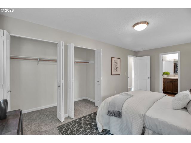 3724 Se SCHILLER St, Portland, OR 97202