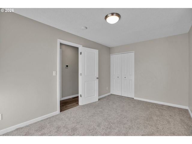 3724 Se SCHILLER St, Portland, OR 97202