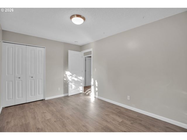 3724 Se SCHILLER St, Portland, OR 97202
