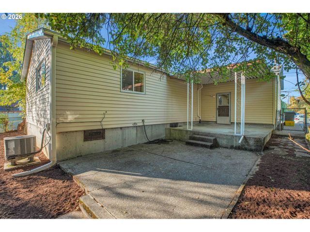 3724 Se SCHILLER St, Portland, OR 97202