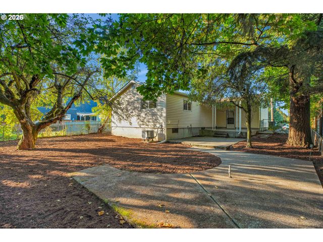 3724 Se SCHILLER St, Portland, OR 97202