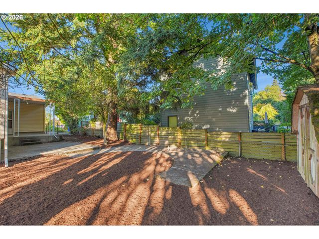 3724 Se SCHILLER St, Portland, OR 97202