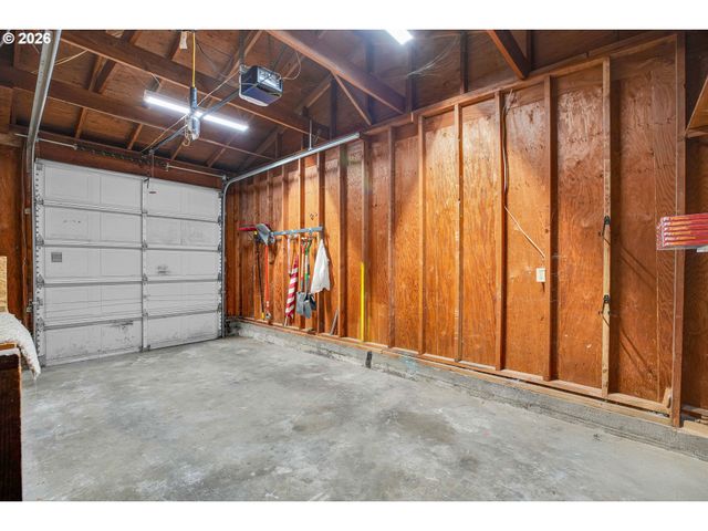 3724 Se SCHILLER St, Portland, OR 97202