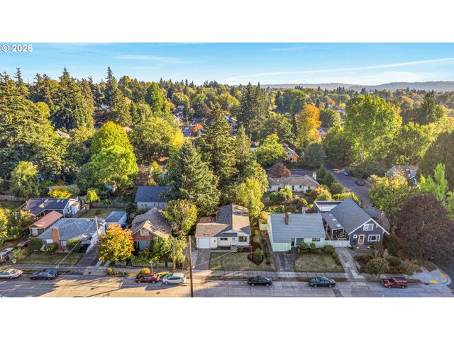 3724 Se SCHILLER St, Portland, OR 97202