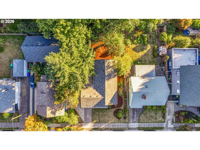3724 Se SCHILLER St, Portland, OR 97202