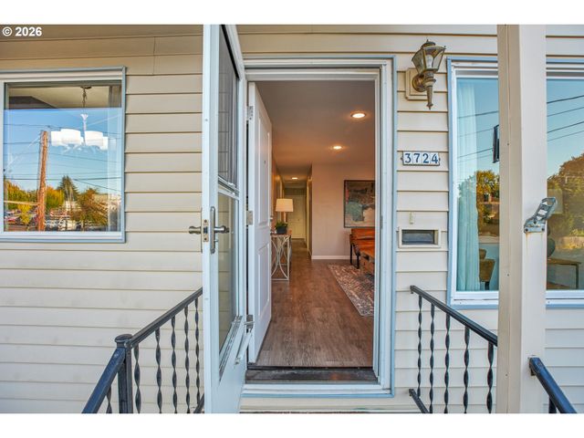 3724 Se SCHILLER St, Portland, OR 97202