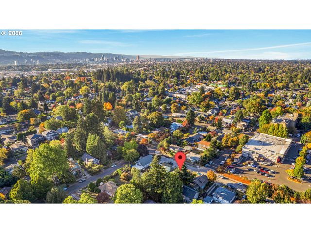3724 Se SCHILLER St, Portland, OR 97202