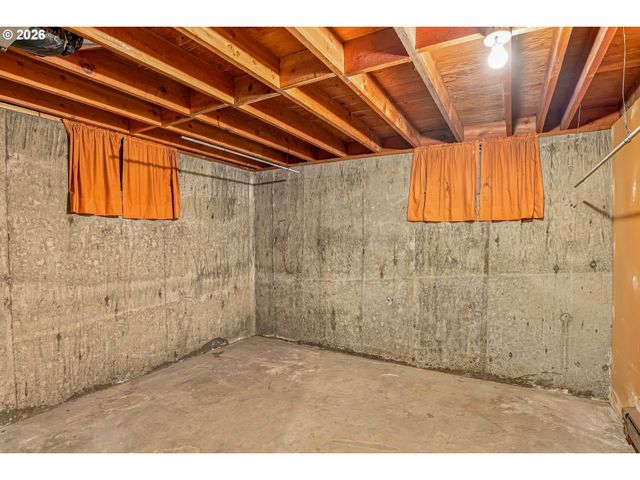 3724 Se SCHILLER St, Portland, OR 97202