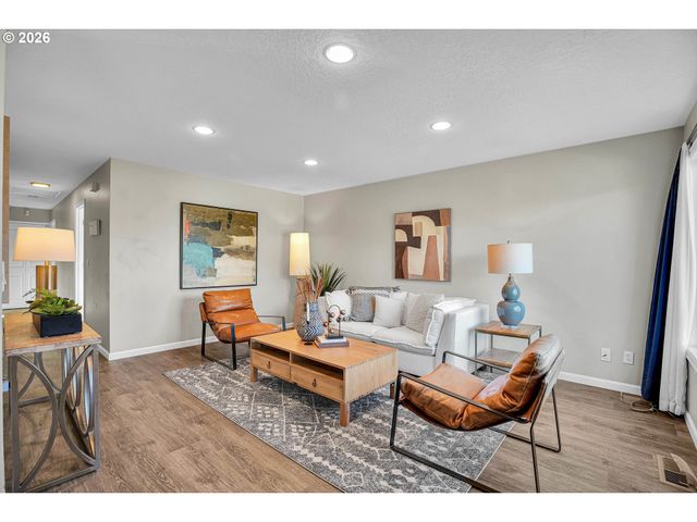 3724 Se SCHILLER St, Portland, OR 97202